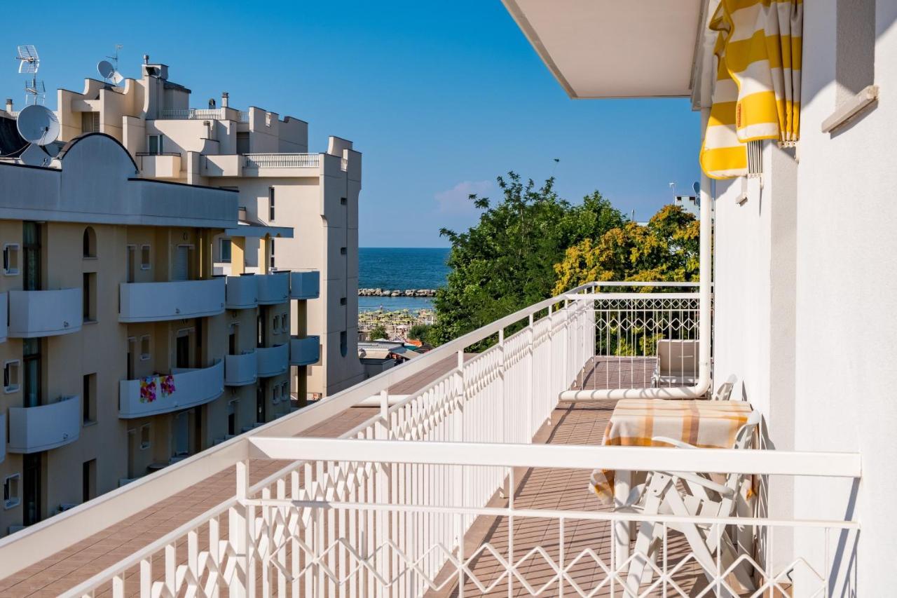 Hotel Villa Dei Fiori - Sul Mare Con Piscina Viserbella di Rimini Exterior foto