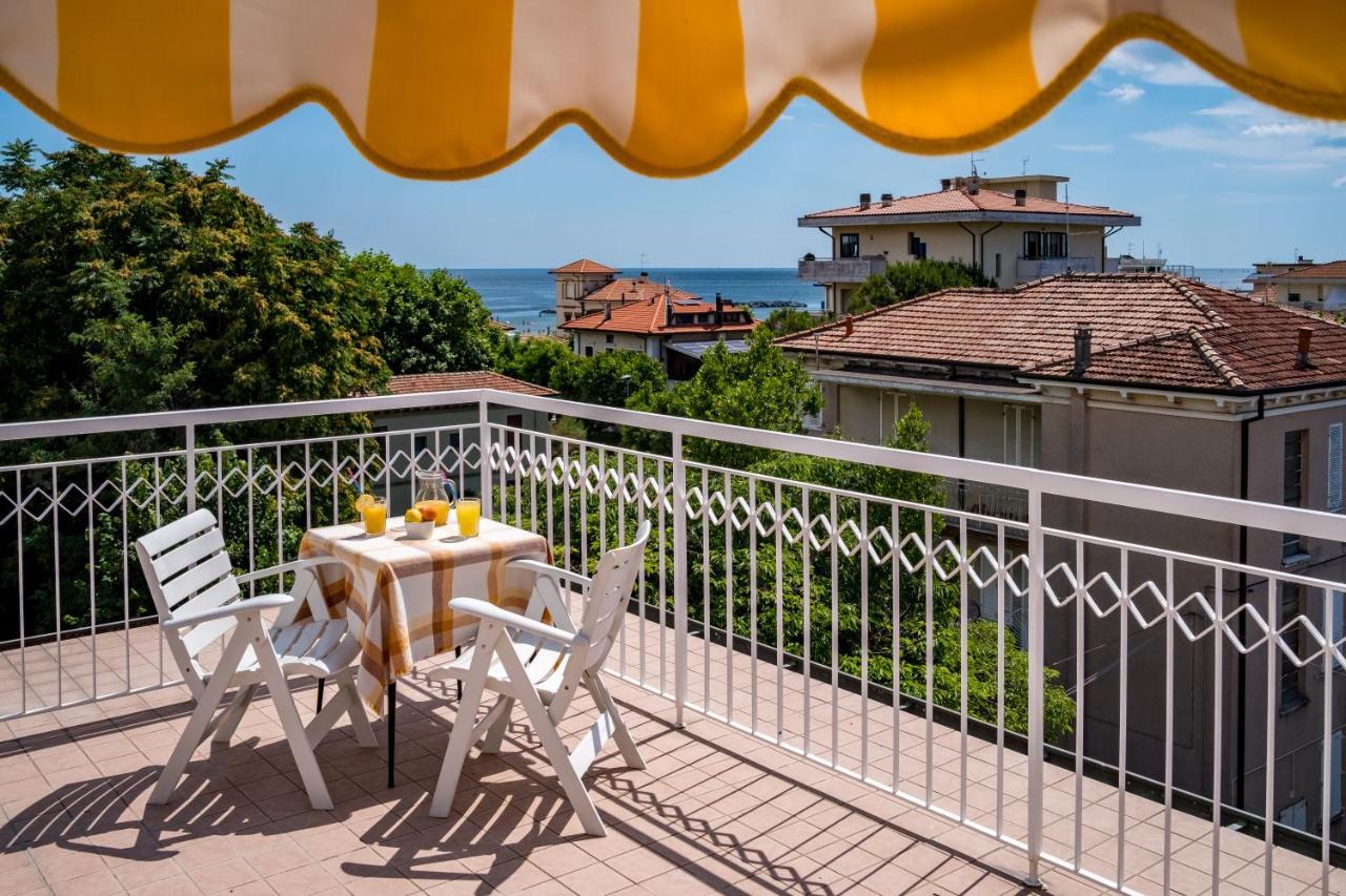 Hotel Villa Dei Fiori - Sul Mare Con Piscina Viserbella di Rimini Exterior foto